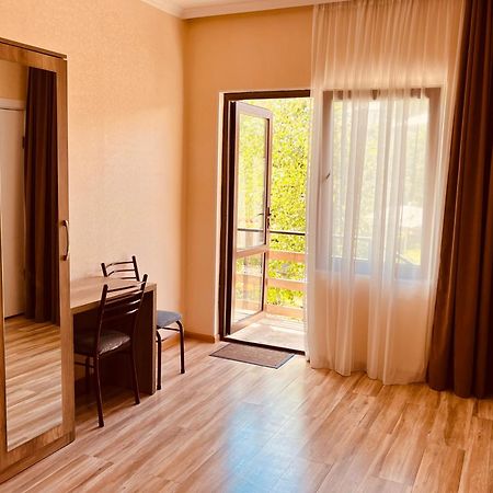 Soso Burduli'S Guesthouse Kazbegi Eksteriør billede
