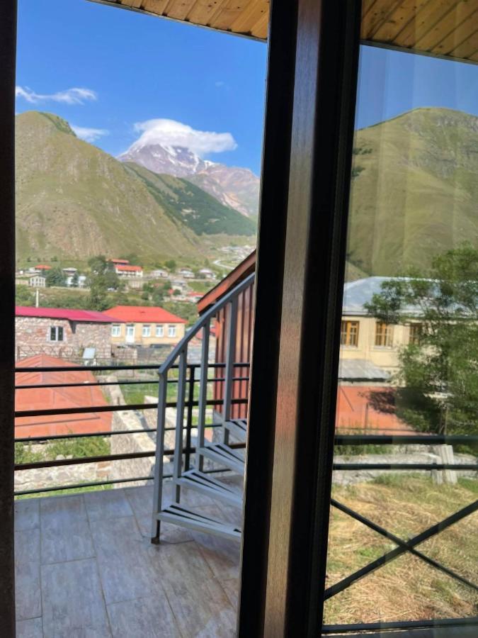 Soso Burduli'S Guesthouse Kazbegi Eksteriør billede