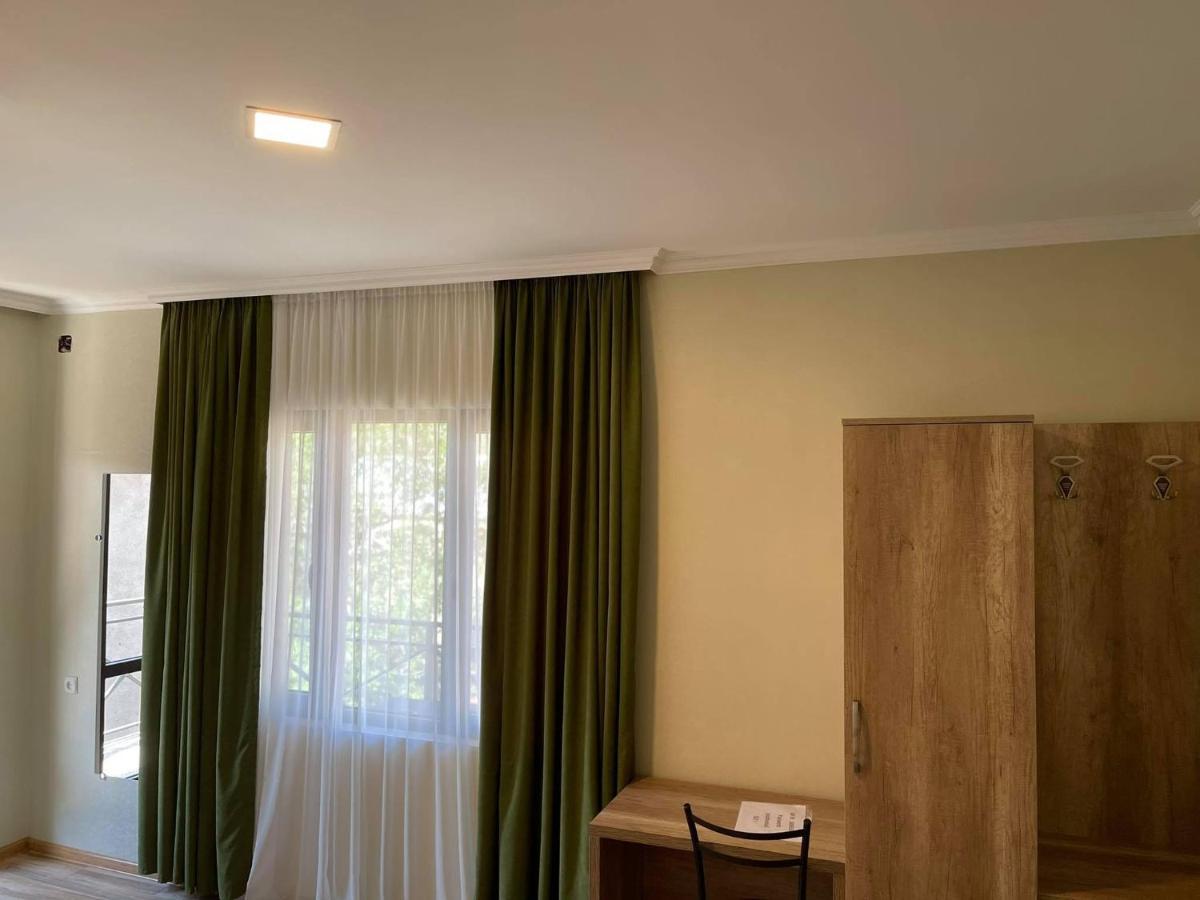 Soso Burduli'S Guesthouse Kazbegi Eksteriør billede