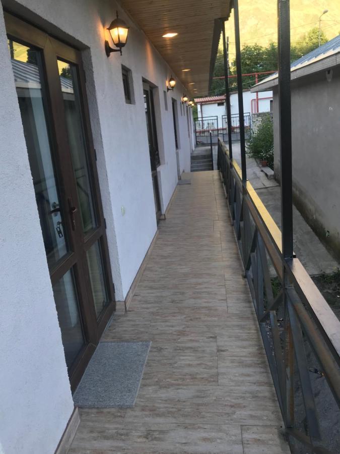 Soso Burduli'S Guesthouse Kazbegi Eksteriør billede