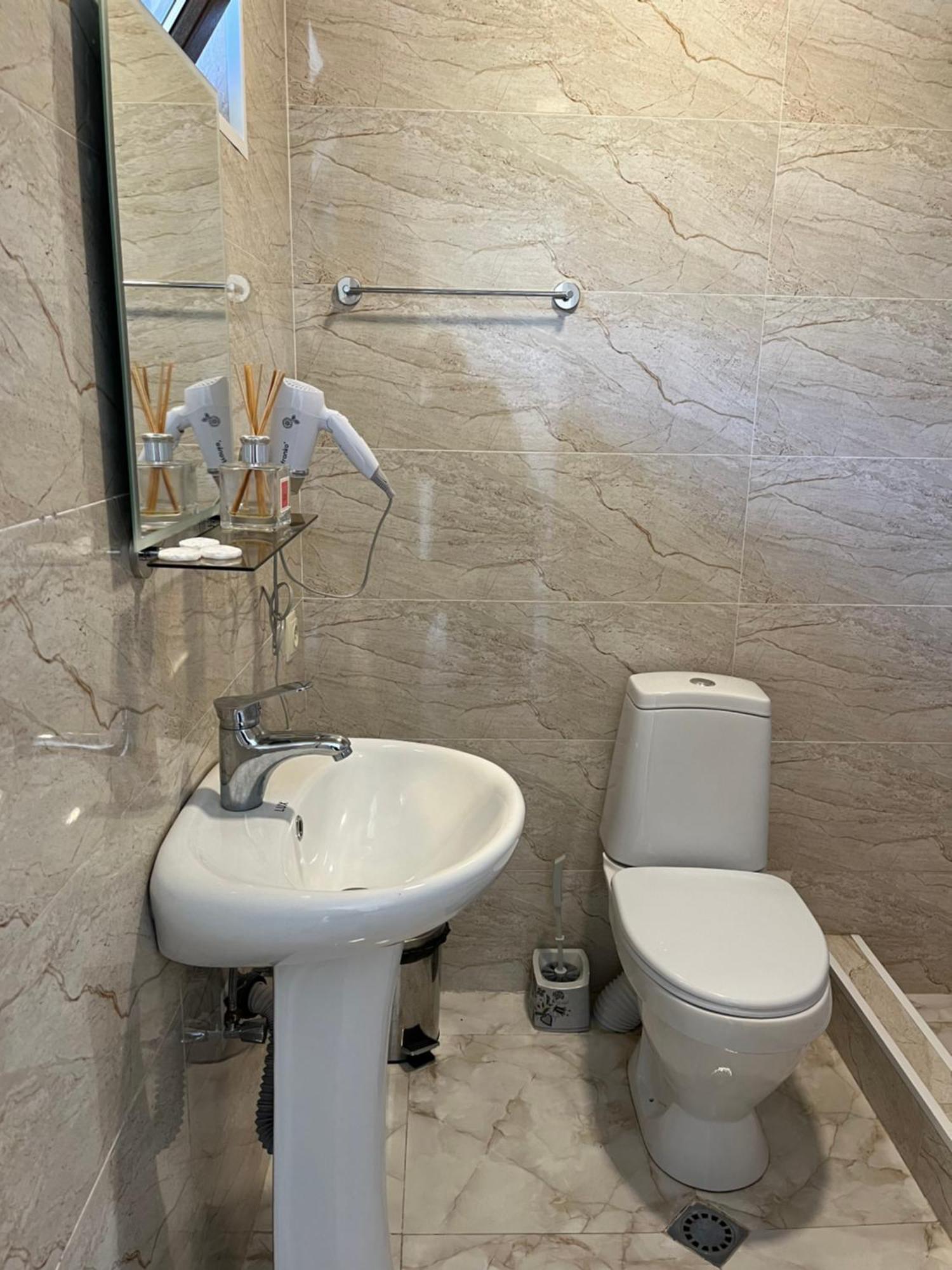 Soso Burduli'S Guesthouse Kazbegi Eksteriør billede
