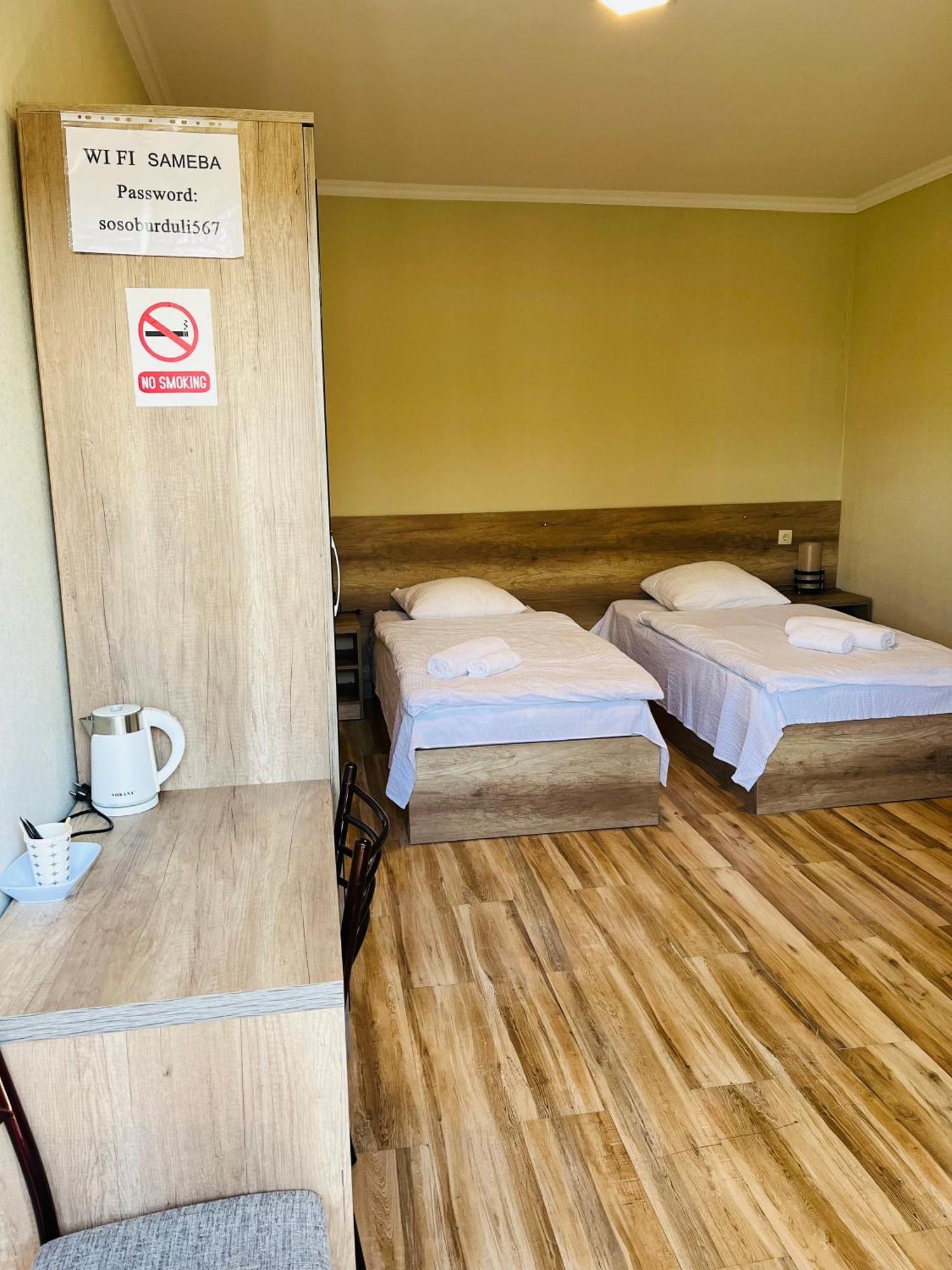 Soso Burduli'S Guesthouse Kazbegi Eksteriør billede