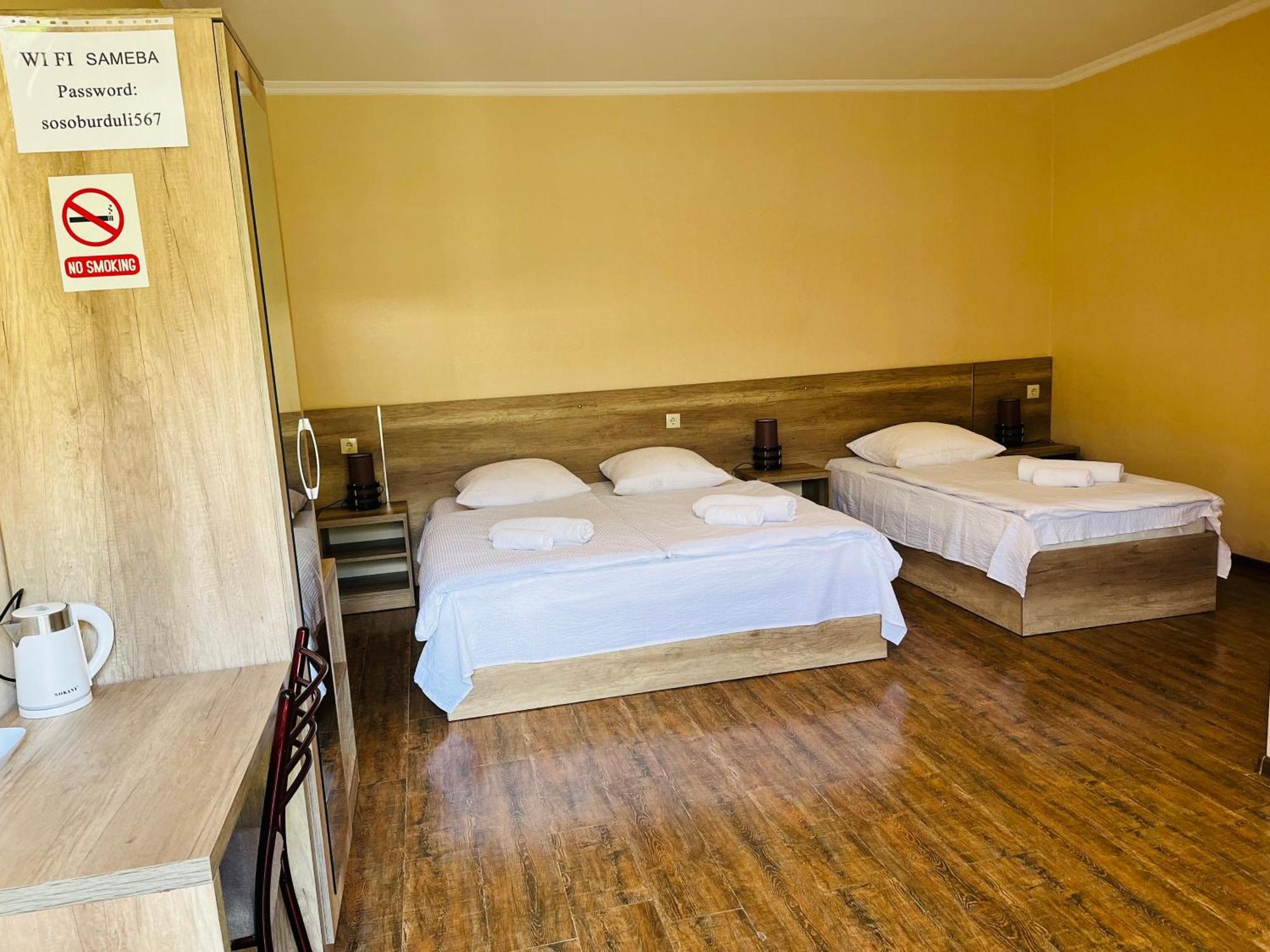 Soso Burduli'S Guesthouse Kazbegi Eksteriør billede