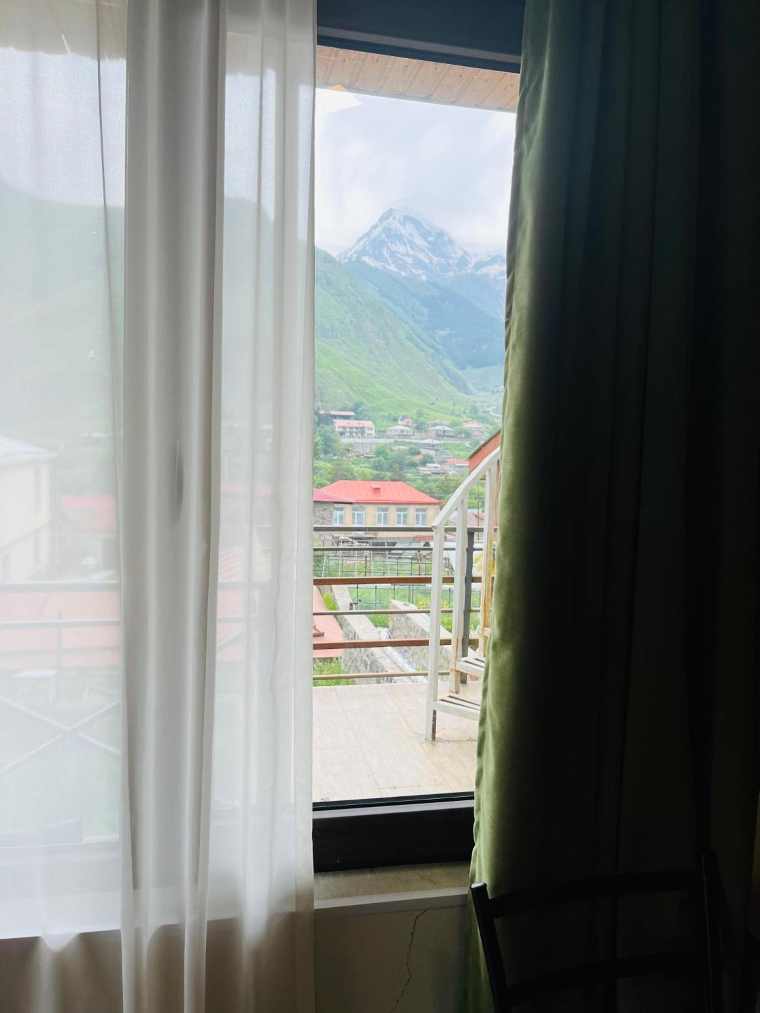 Soso Burduli'S Guesthouse Kazbegi Eksteriør billede