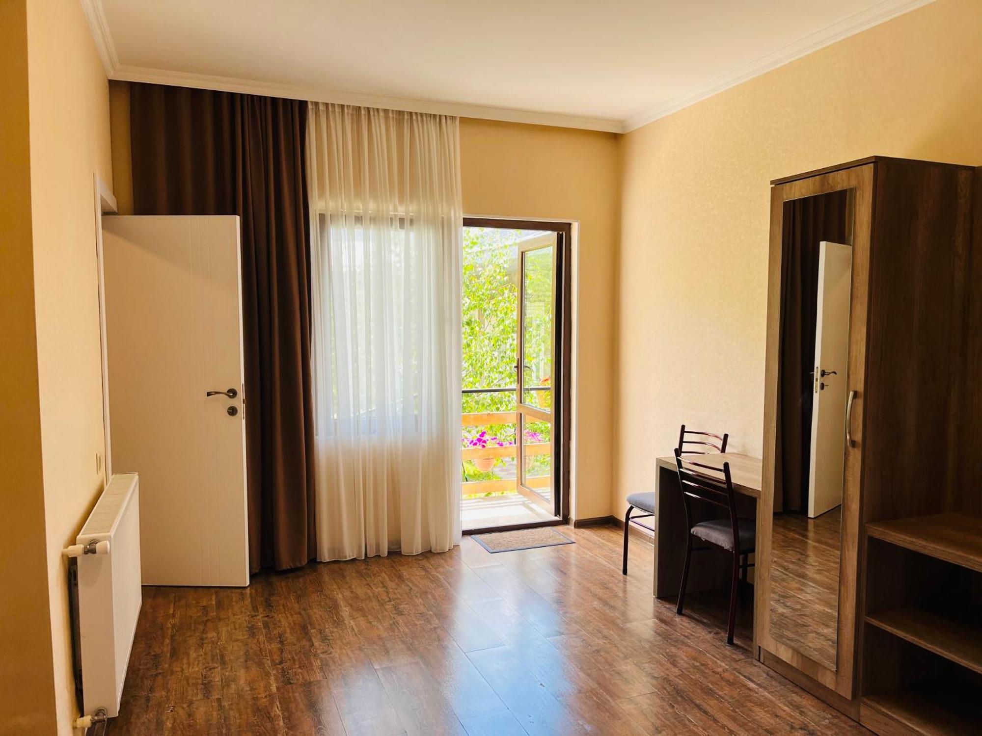 Soso Burduli'S Guesthouse Kazbegi Eksteriør billede