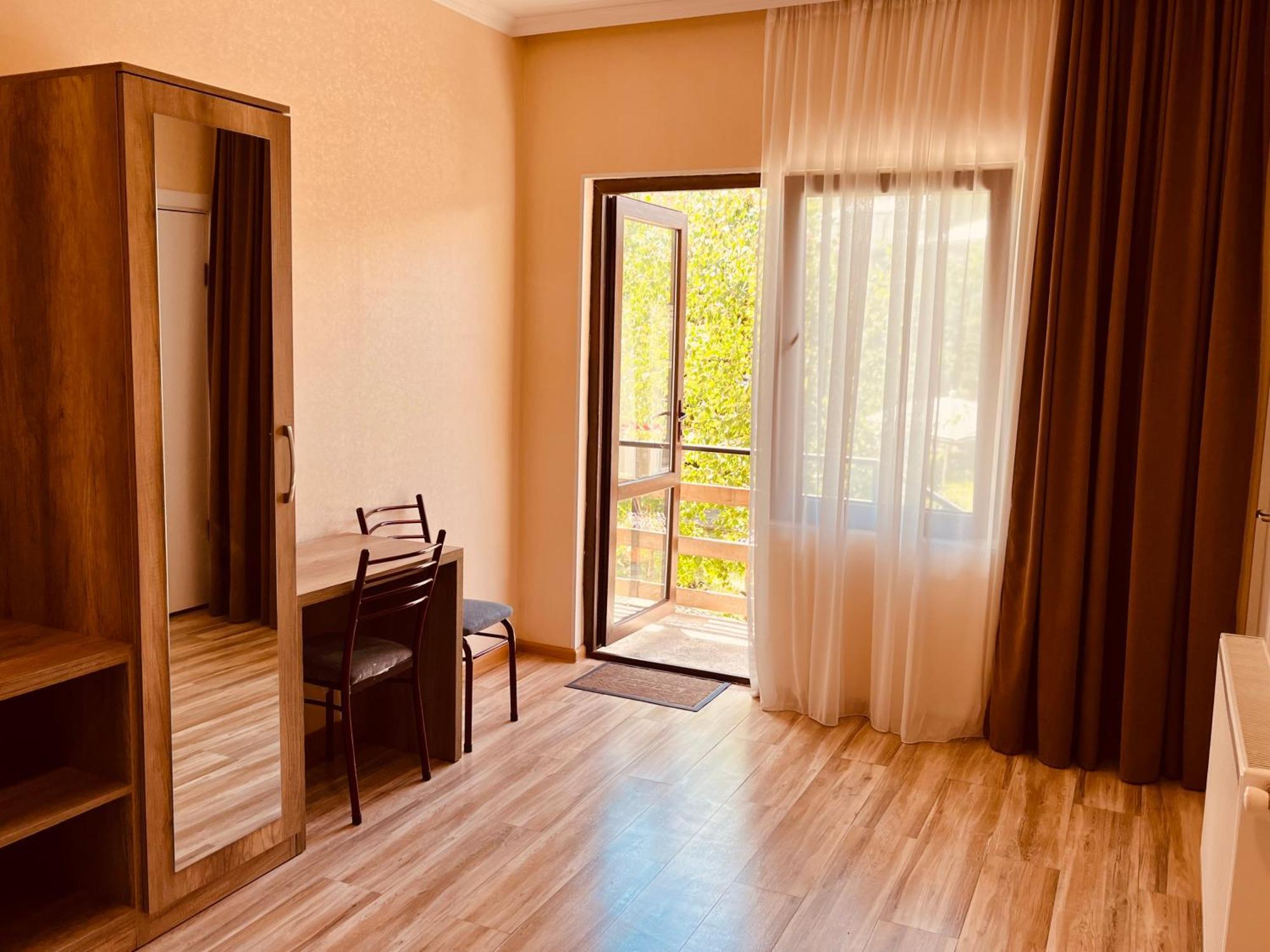 Soso Burduli'S Guesthouse Kazbegi Eksteriør billede