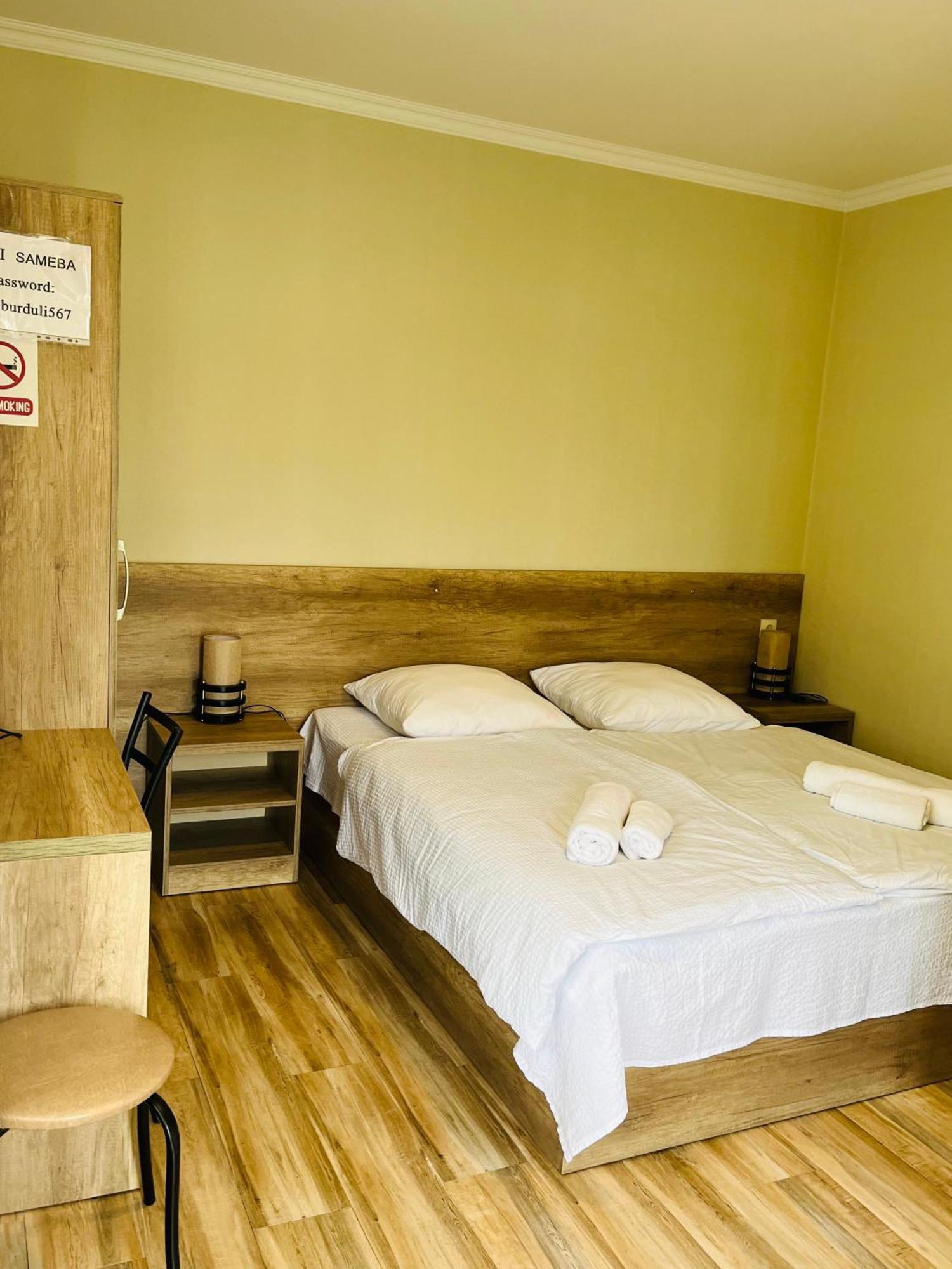 Soso Burduli'S Guesthouse Kazbegi Eksteriør billede
